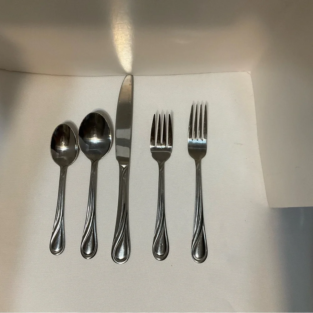 Pfaltzgraff Glennbrook 5 Place Flatware Setting‎ Glossy Finish Swirl Handles
